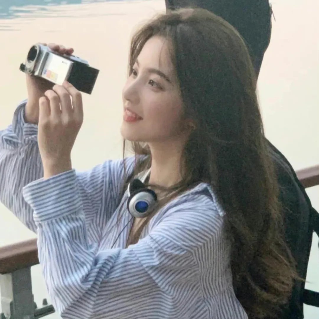 蒙娜丽莎与血月亮